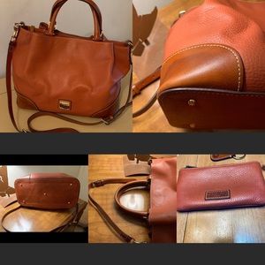 Dooney! Women’s OS shoulder bag. D & B and coin purse.. Like new!🖤
